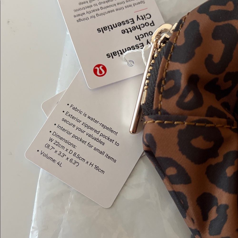 LULULEMON CITY ESSENTIALS POUCHES 2L & 4L - Picture 4 of 10